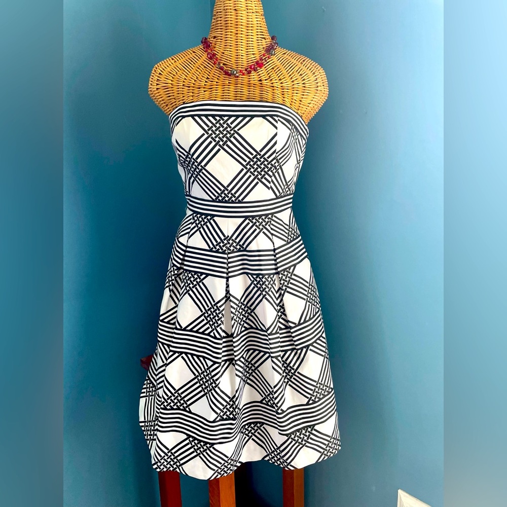 White House Black Market Strapless Dress. Timeless black and white. Size 2.